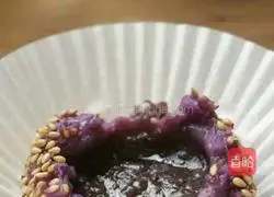 Illustration of how to make purple sweet potato sesame balls 10