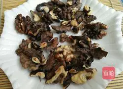 Illustration of salt-baked walnuts 5