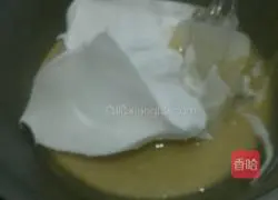 Illustration of how to make hollow latte art chiffon cake 12