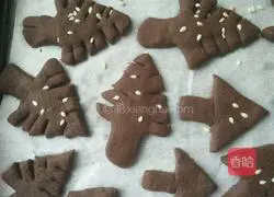 Illustration of how to make Christmas tree cookies 12