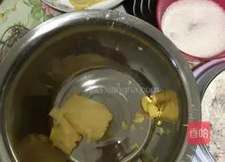 Illustration of how to make red yeast rice cookies 1