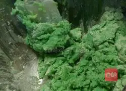 Illustration of how to make emerald green crispy cookies 4