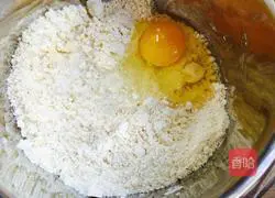 Illustration of how to make crispy biscuits with electric baking pan 5