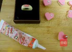Illustration of how to make Chinese Valentine's Day love ring biscuits 14