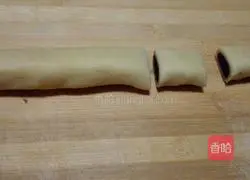 Illustration of how to make golden purple potato rolls 8