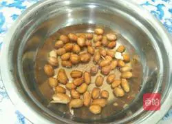 Illustration of how to make peanut walnut and sesame filling 2