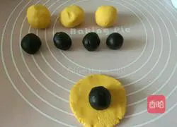 Illustration of how to make cute little pumpkins 6