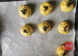 Illustration of how to make taro paste, meat floss and egg yolk cake (egg tart skin version) 8