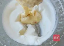 Illustration of how to make meat floss cakes 10