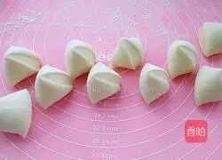 Illustration of how to make bean paste buns 10