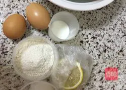 Illustration of how to make a small 6-inch lemon scented cake base 1