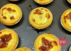 Illustration of how to make light cream egg tart 6