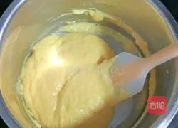 Illustration of how to make eight-inch chiffon cake 6