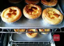 Illustration of how to make homemade egg tart water 10