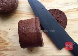 Illustration of how to make cocoa cup cake (raspberry yogurt filling) 13