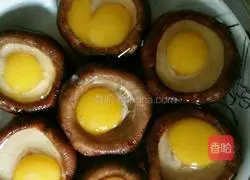Illustration of how to make mushroom egg tart 3