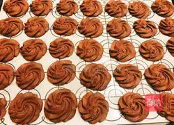 Illustration of how to make New Year's dessert: Cream Chocolate Cookies 21