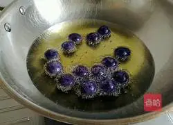 Illustration of how to make purple sweet potato balls 14