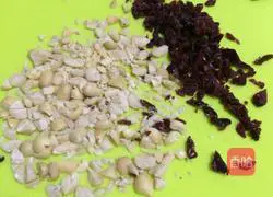 Illustration of how to make nougat-filled soda crackers 2