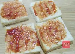 Illustration of how to make skull toast 4