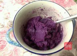 Illustration of how to make purple sweet potato and sesame cake 3