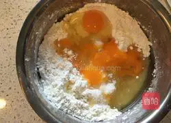 Illustration of how to make egg crisp biscuits 1