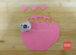 Illustration of how to make Chinese Valentine's Day love ring cookies 1