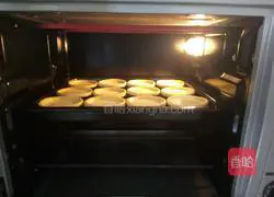 Illustration of how to make whole egg tarts without whipping cream 10