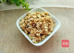 Illustration of how to make walnut and red date soy milk 4