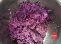 Illustration of how to make purple sweet potato sesame balls 1