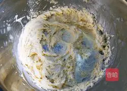 Illustration of how to make bear paw biscuits 7