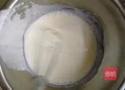  Illustration of how to make whipped cream egg tart 1