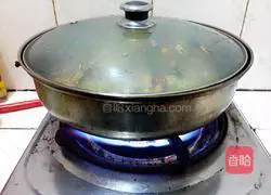 Illustration of how to make chicken soup with red dates and walnuts 6