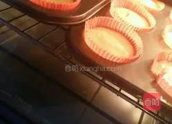 Illustration of how to make sponge cup cake 8