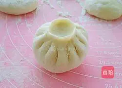 Illustration of how to make bean paste buns 15