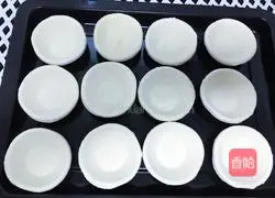 Illustration of how to make fragrant egg tarts 1