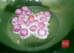 Illustration of how to make fried purple potato balls 8