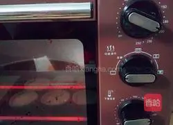 Illustration of how to make original Portuguese egg tart 8