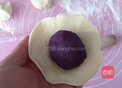 Illustration of how to make purple sweet potato buns with an open smile 7