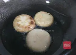 Illustration of how to make fried bean paste cake 6