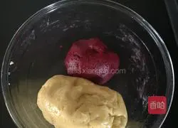 Illustration of how to make Mickey Mouse butter cookies 5