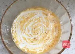 Illustration of how to make strawberry egg tart 3