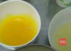 Illustration of how to make pineapple egg tarts 1