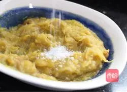 Illustration of how to make pumpkin banana cheese balls 8