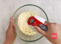 Illustration of how to make salted egg yolk-flavored poached egg cookies 1