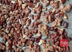 Illustration of how to make walnut and black sesame paste 6