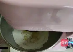 Illustration of how to make purple rice waffles 3