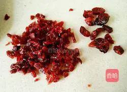 Man Illustration of how to make cranberry cookies 3