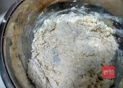 Illustration of how to make banana chocolate sandwich pie 2