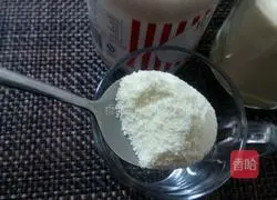 Illustration of how to make Hong Kong-style milk tea 8